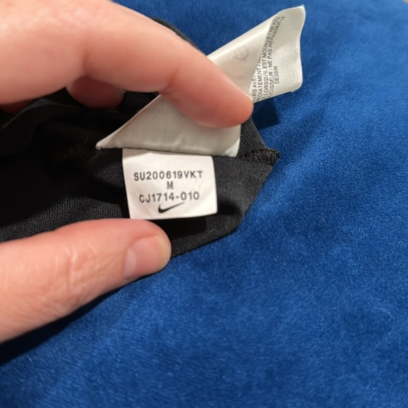 The Nike Tee women’s dri-fit vneck - Picture 2 of 3